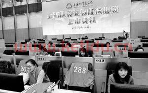 上海期货交易员晚上(上海期货交易所员工一年收入)